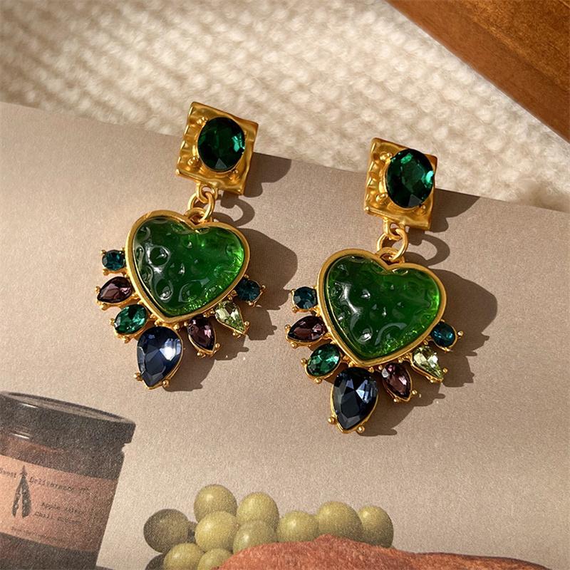 Elegant Women Men Fashion Classic Crystal Pendant Earrings For Women Girls Vintage Palace Style Gorgeous Ear Rings Jewelry