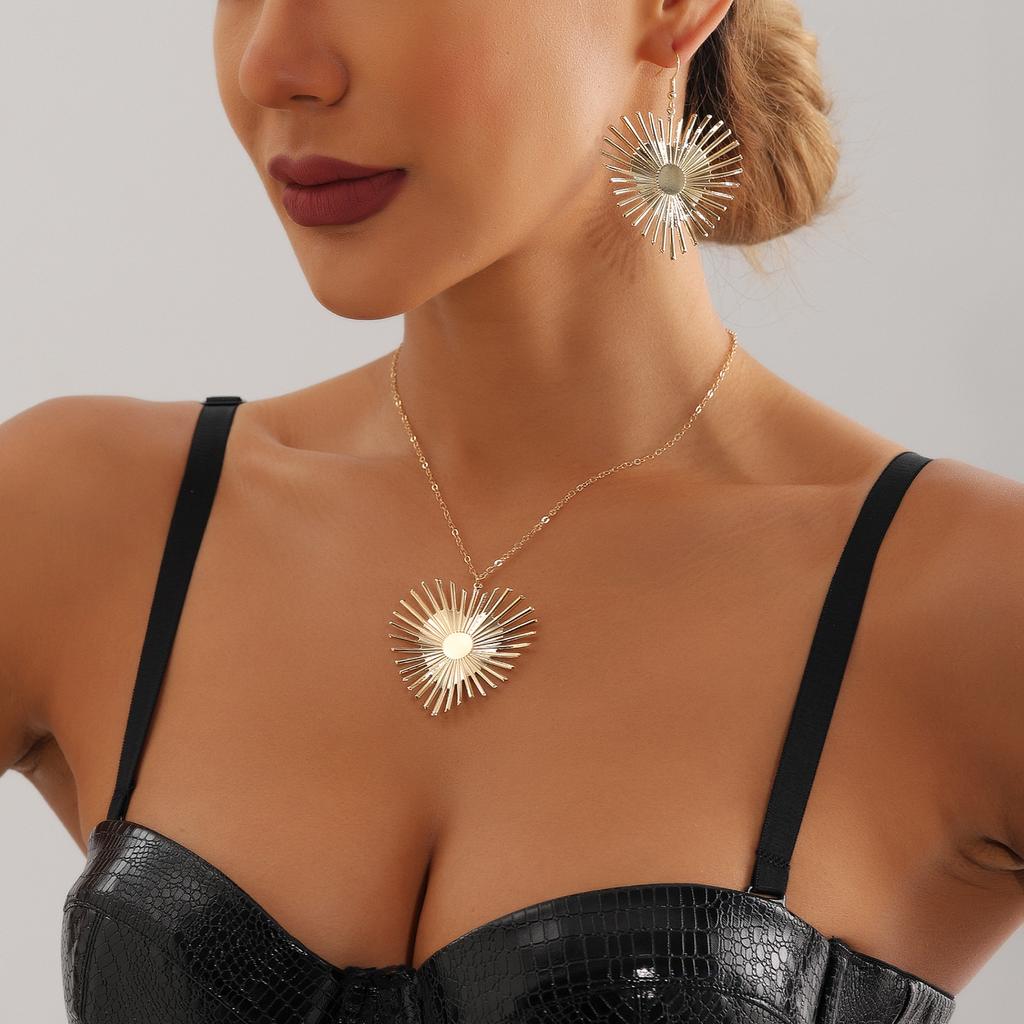 Accessories, Retro Temperament Exaggerated Heart-Shaped Necklace Women, Personalized Simple Burr Necklace Earrings Set