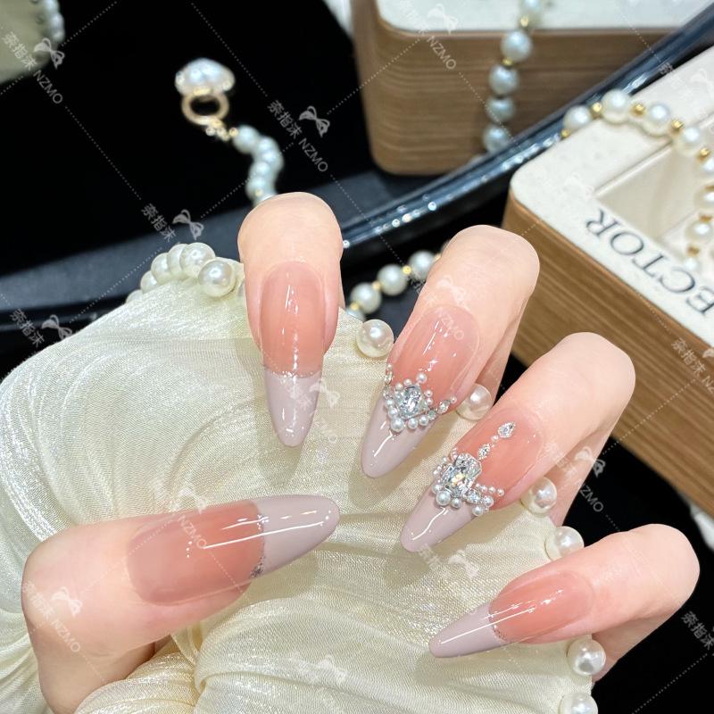 

Pink French Rhinestone Luxury Wearable Nails with Whitening Mix-and-Match Style