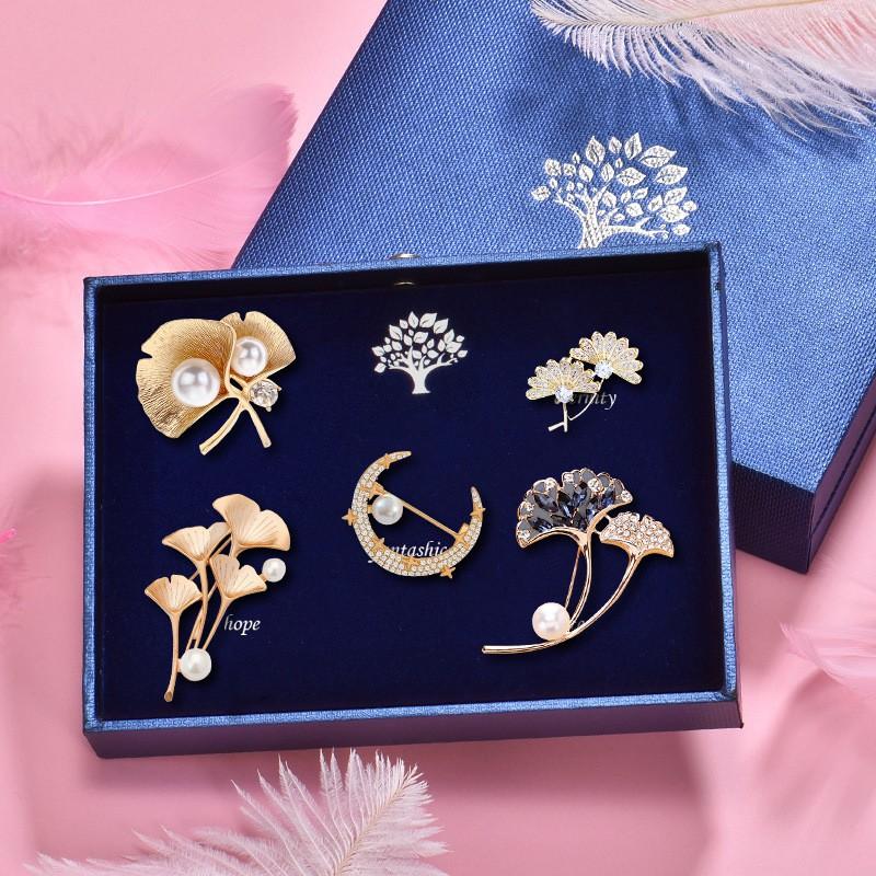 Elegant Floral Brooch Women Alloy Pin With Rose Design Fashion Office Accessory Lapel Gift Girlfriend