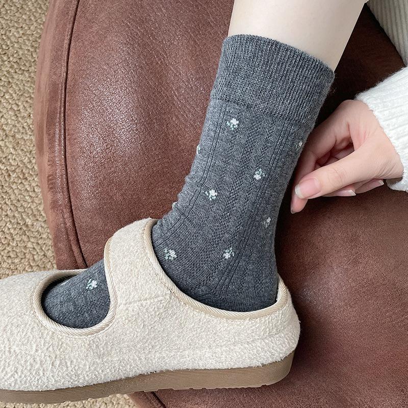 Damen Herbst und Winter Neue Zarte Kleine Gebrochene Blumen in den Schlauchstapelsocken
