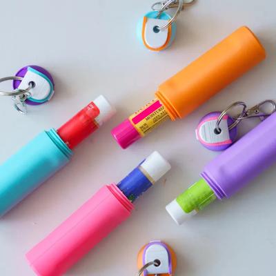 Llavero Yousheng Soporte para Bálsamo de Labios Clip Multifuncional para Bastoncillos de Algodón Amuletos Diseño Ligero Impreso en 3D Llavero Portátil