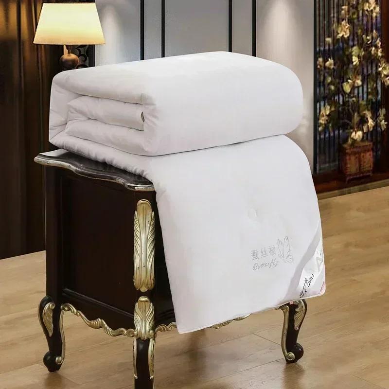 Luxury 100% Mulberry Silk Duvet Lightweight Natural Silk Quilt for All Seasons Soft Warm Pure Cotton Fabric Queen Size Comforter