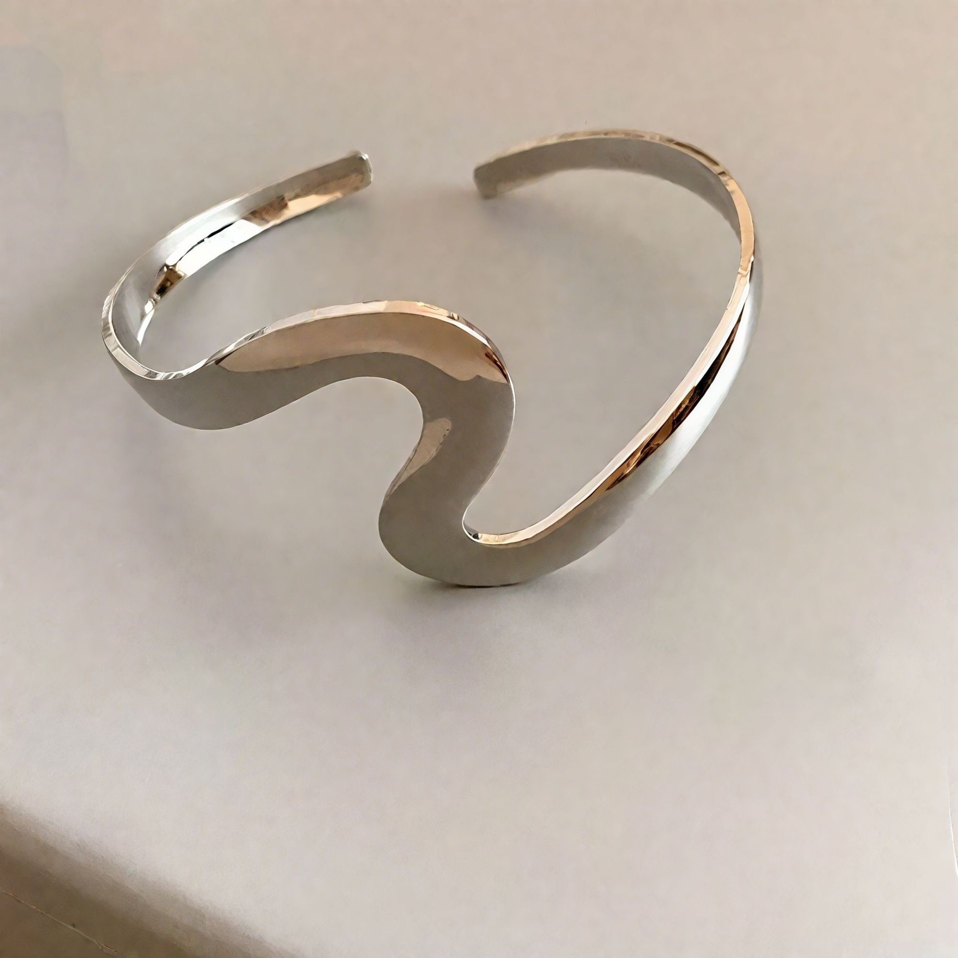 

Wave shape bracelet arm ring women s fashion simple cool opening bracelet armband срібло сірий колір