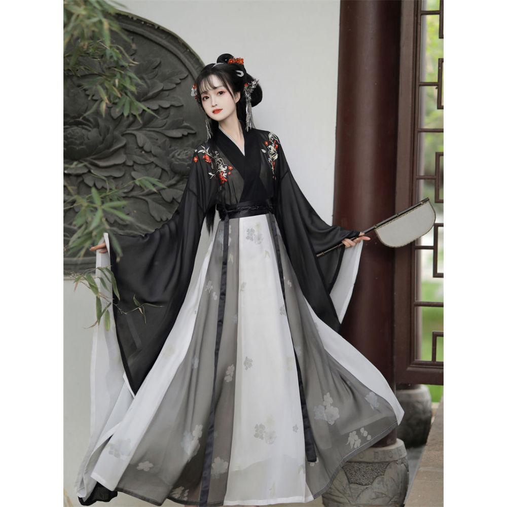 Noul costum elegant pentru femei Hanfu, în stilul dinastiei Wei și Jin din China