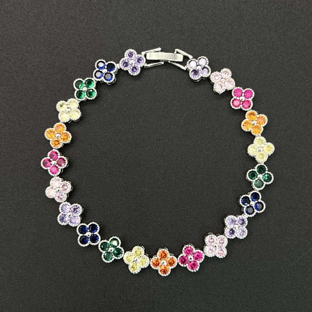Four-Leaf Clover Zircon Diamond Luxury Bracelet - Colorful European & American Fashion Bangle