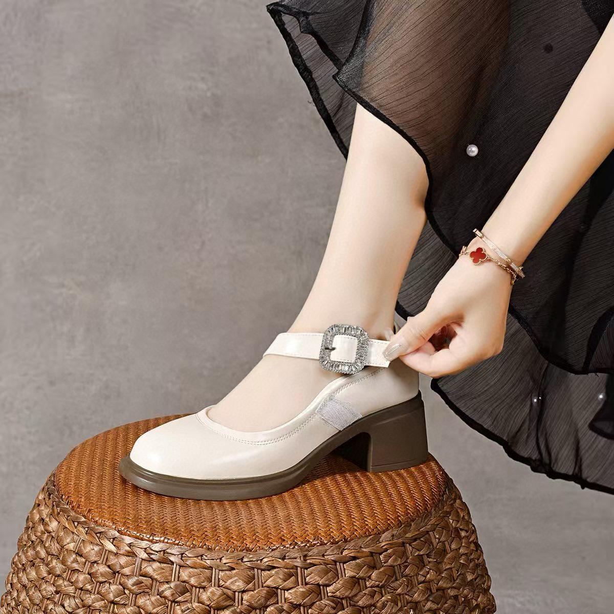 

Туфли Мэри Джейн с круглым носком, застежка-липучка, женские туфли, лакированная коровья кожа, квадратная пряжка, стиль колледжа, черные, толстый каблук, маленькие кожаные туфли 40 бежевый