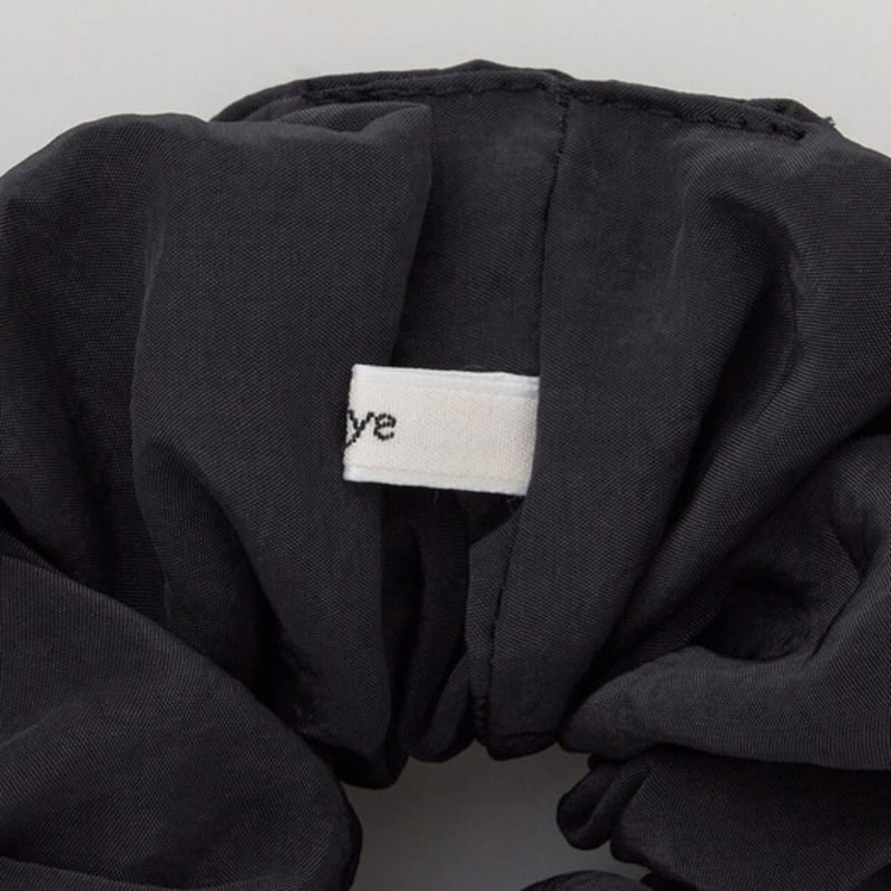 THE RYE Silky Scrunchie M(Charcol)
