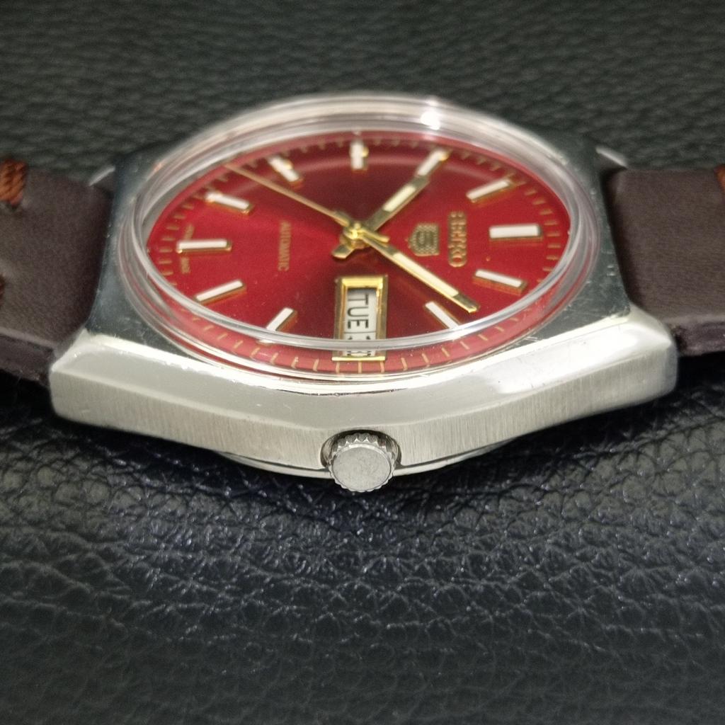JAPAN VINTAGE SEIKO 5 AUTOMATIC MENS RED COLOR DIAL WATCH a701292-5 R206a-a701292