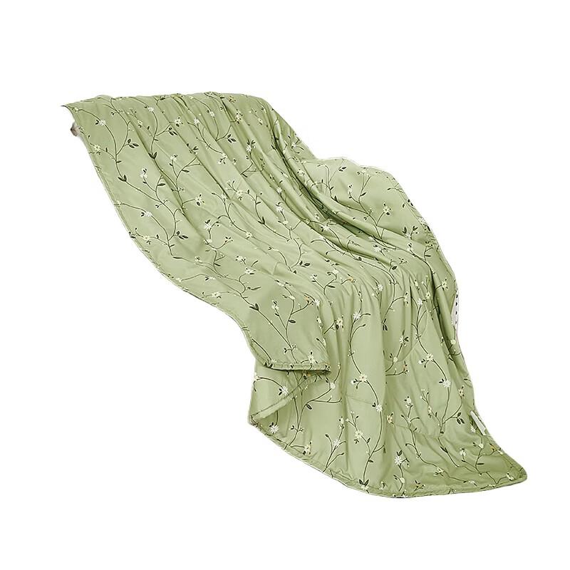 PLAYBOY Honeysuckle Summer Quilt