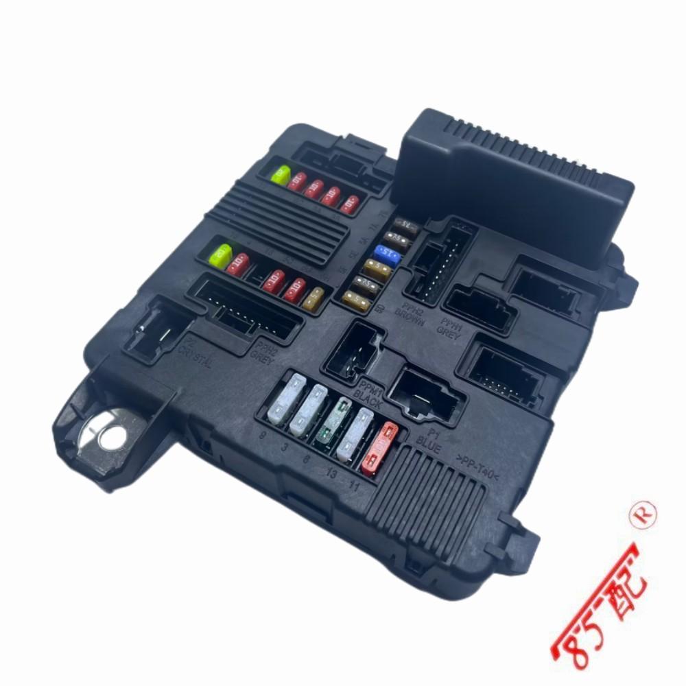 New Engine Fuse Box 8200306032 8200306033 FOR AT Renault Megane Scene 2 2002-2006