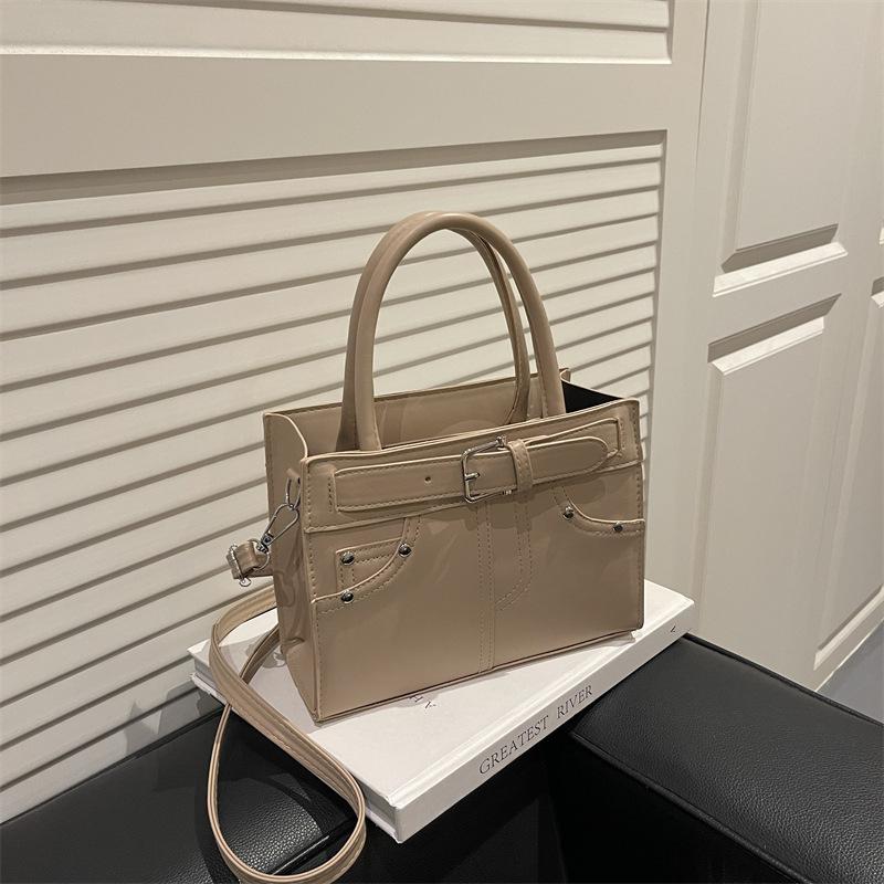 Premium niche design handbag 2025 new fashion retro shoulder bag fashion commuter versatile messenger bag