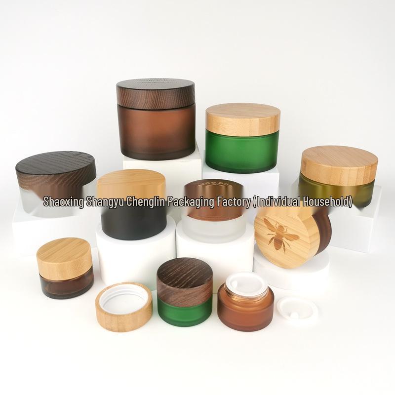 Confezione in Legno di Bambù per Crema Viso Cosmetica: Flaconi in Vetro Ambrato Satinato da 50g, 100g, 150g e 200g.