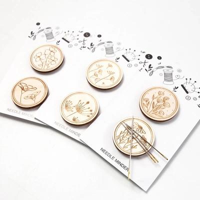 2 stk Korsstings Træ Nåleholder Rund Sy-magnet Nåleholder Broderi Udskåret Blomstermønster Sy-tilbehør
