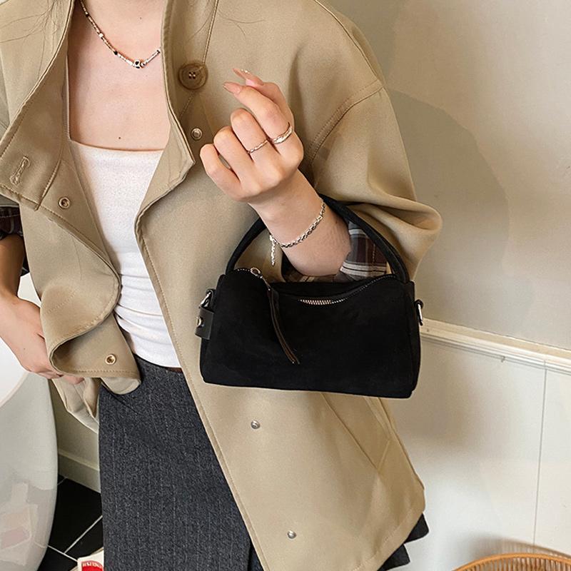 New Retro Pillow Bags Fashionable Niche Design Handbags High-quality Frosted Shoulder Bags Popular European American Casual Bags