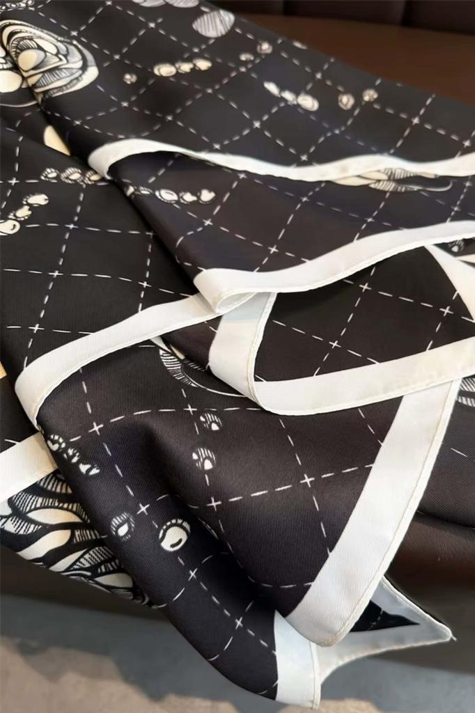Women' Scarf 90X90 "Black Rose" - Elegant Imitation Silk Scarf with a Flower Motif