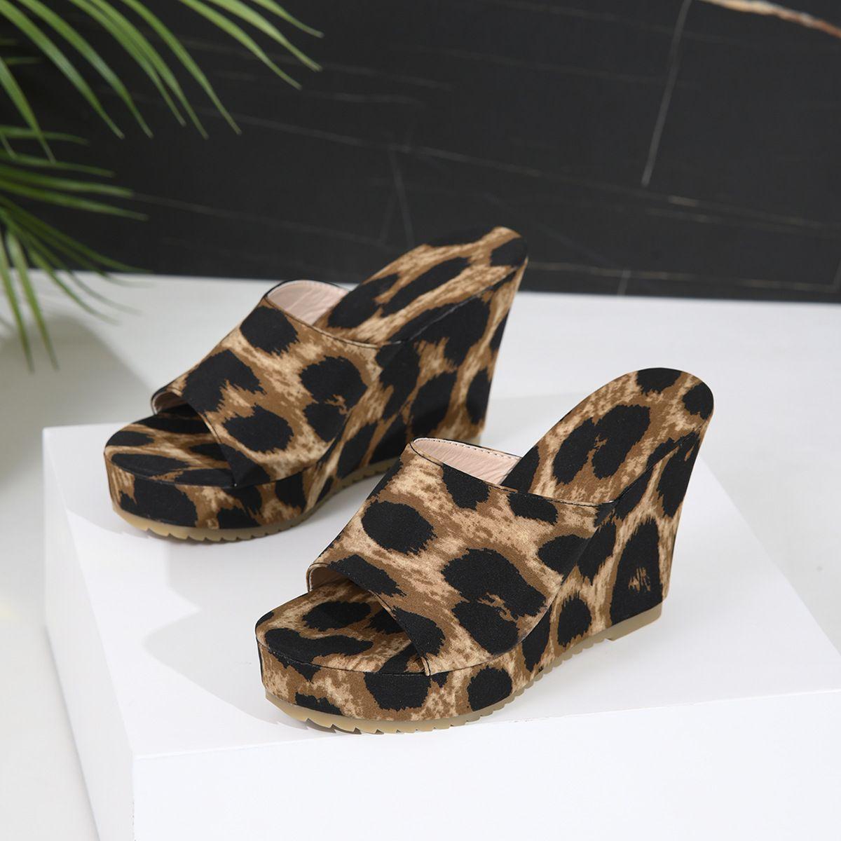 

Large size wedge slippers women s new fashion cover toe comfortable platform foreign trade European and American Roman fish mouth shoes 43 цветной печати леопарда