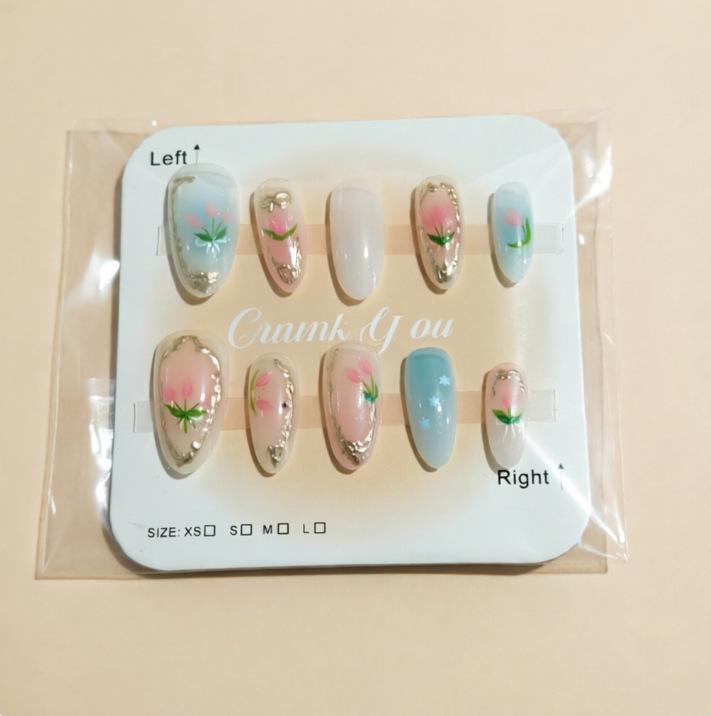 Sweet Floral Embossed 3D Cat Eye Press-On Nails - Short Almond Shape, Light Luxury
