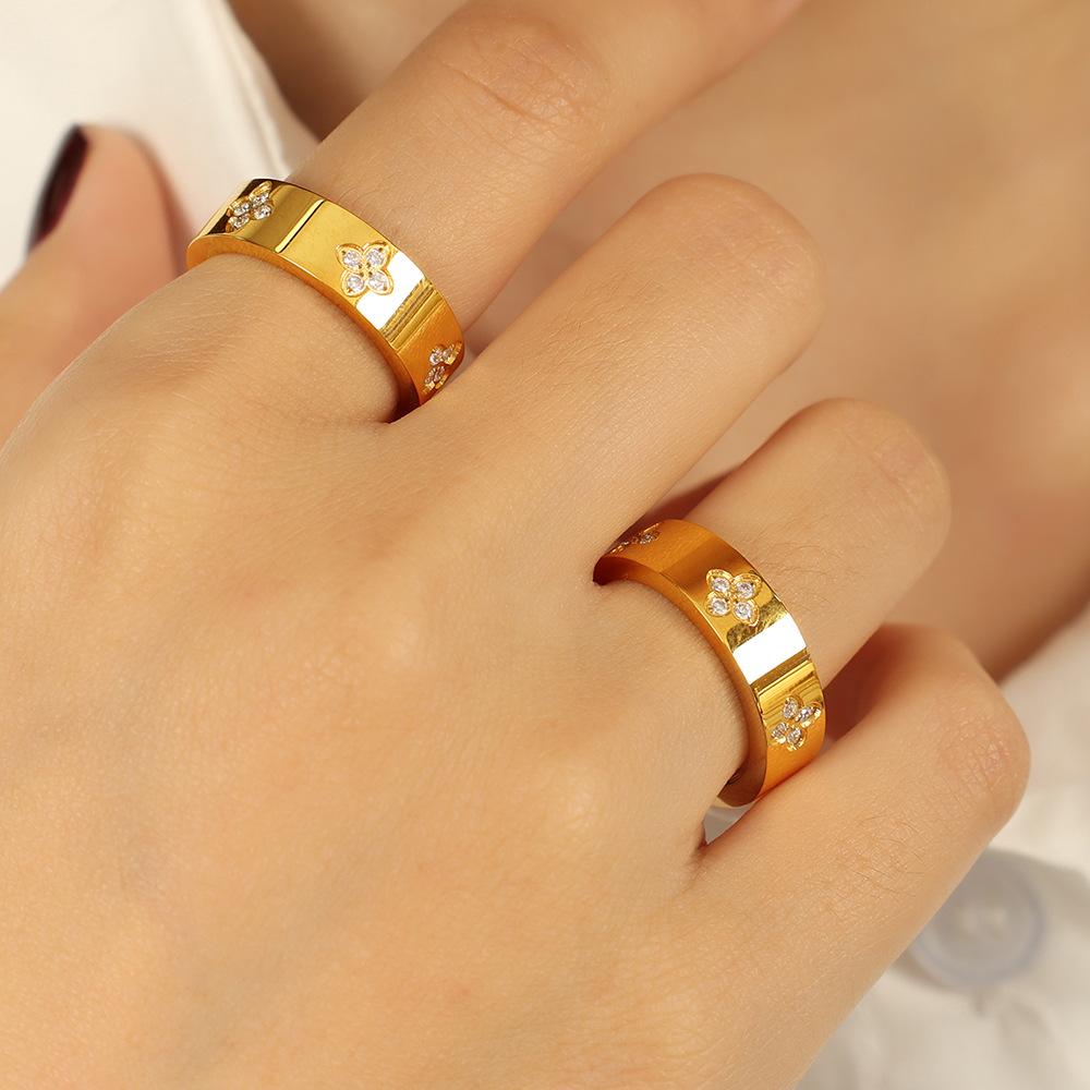 Hot-selling ins wind ring, four-leaf clover zircon titanium steel ring, sweet love diamond ring.