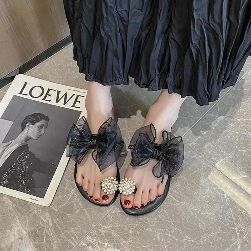 

2025 Новые Модные Сандалии в Сказочном Стиле с Жемчужным Бантом Женские Уличные Бежевые Шлепанцы Корейская Версия Обувь на Резиновой Подошве 35 чёрный