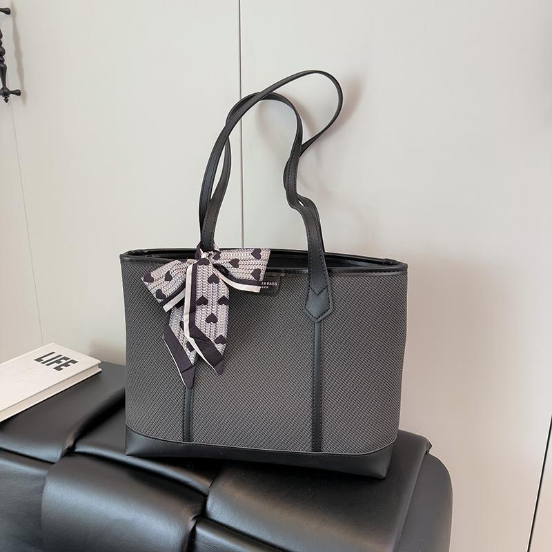 Large-capacity bag women's new high-end college student shoulder bag versatile portable commuter tote bag