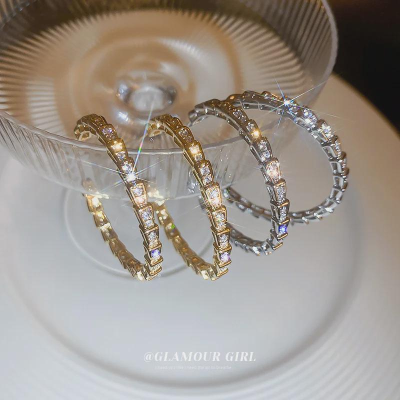 Exquisite Luxury Snake C-Ring Earrings: Elegant, High-End Design with Full Diamond Allure for a Sophisticated Style.