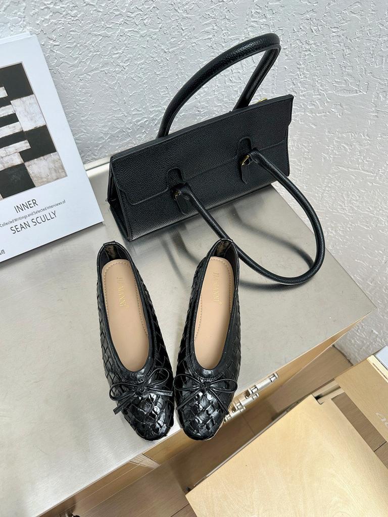 Premium sense 2025 new round head bow flat bottom shallow mouth single shoes women's casual versatile commuter ballet shoes