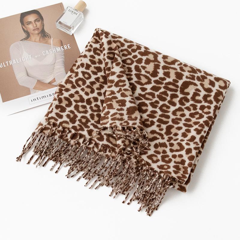 

Autumn and Winter New Green Leopard Print Scarf for Women European and American Warm Versatile Neck Scarf Comfortable Imitation Cashmere Shawl 68*180+2*10cm