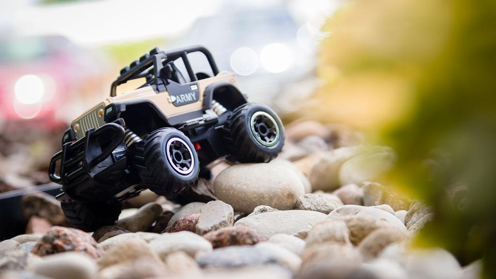 ARMY Remote-controlled Car