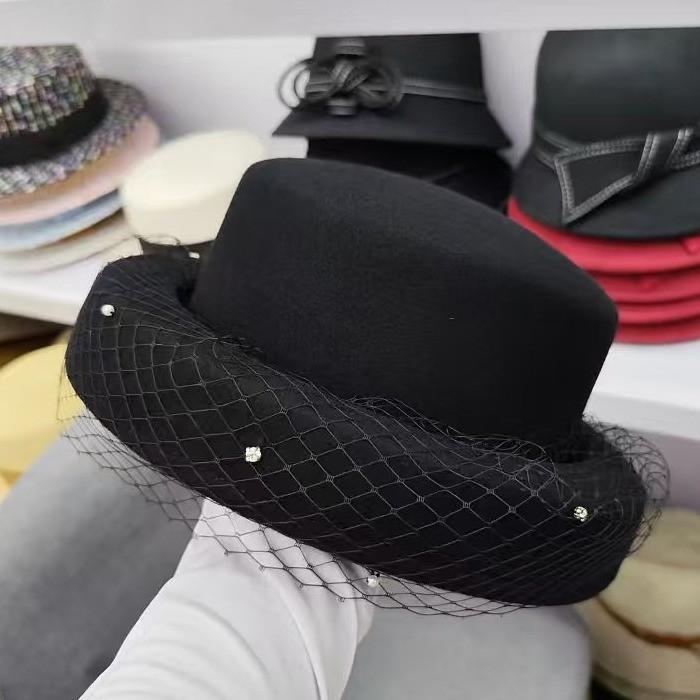 

Black elegant retro mesh Hepburn wind lid pure wool basin hat bucket hat autumn and winter French top hat women Adjustable (54-58cm) чёрный