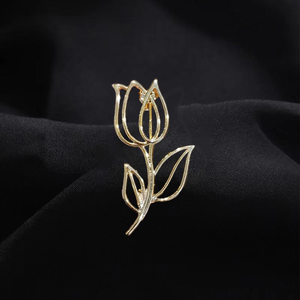 Brooch: Sophisticated, Light Luxury, , Minimalist, Elegant Clothing Pin: Suit, Pearl, Fashion Accessory