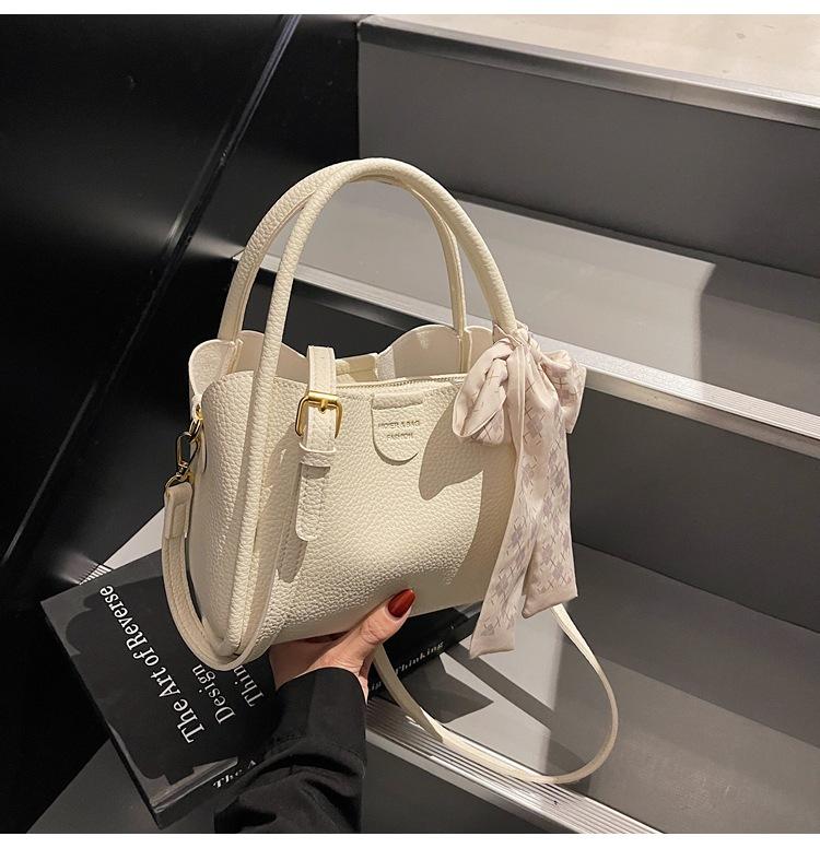 This year's popular bag 2025 new trendy Japanese and Korean small bag women's bag simple bucket bag shoulder bag crossbody portable