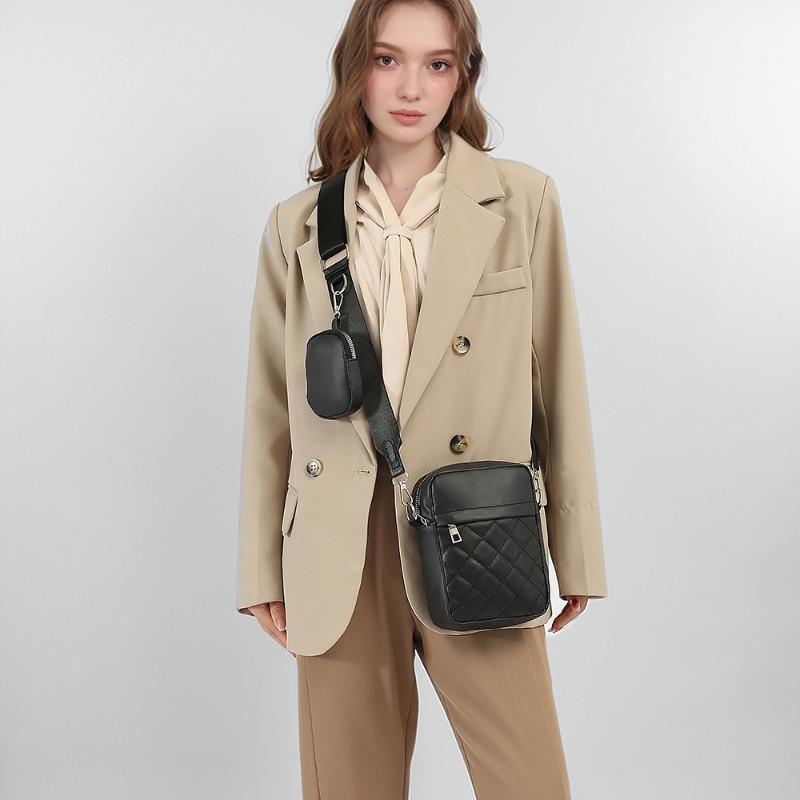 New Messenger Bag Large Capacity Embroidery Thread Rhombus Shoulder Satchel Niche Mobile Phone Bag