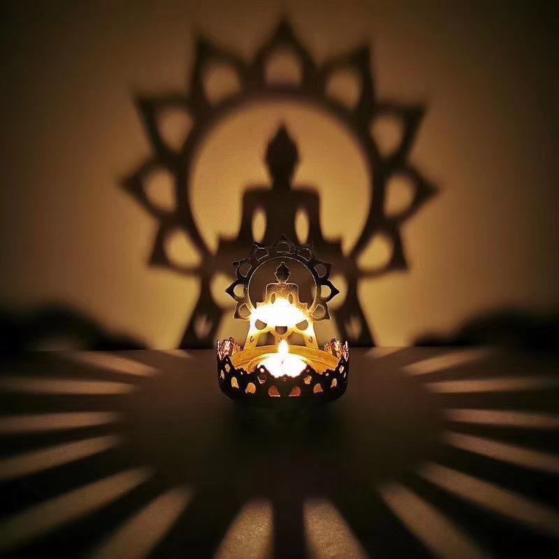 1 Stück Retro Hohl geschnitzter Teelichthalter Buddha Ghee Lampenhalter Licht Schreibtisch Dekoration Ornamente Buddhistische Vorräte Geschenk