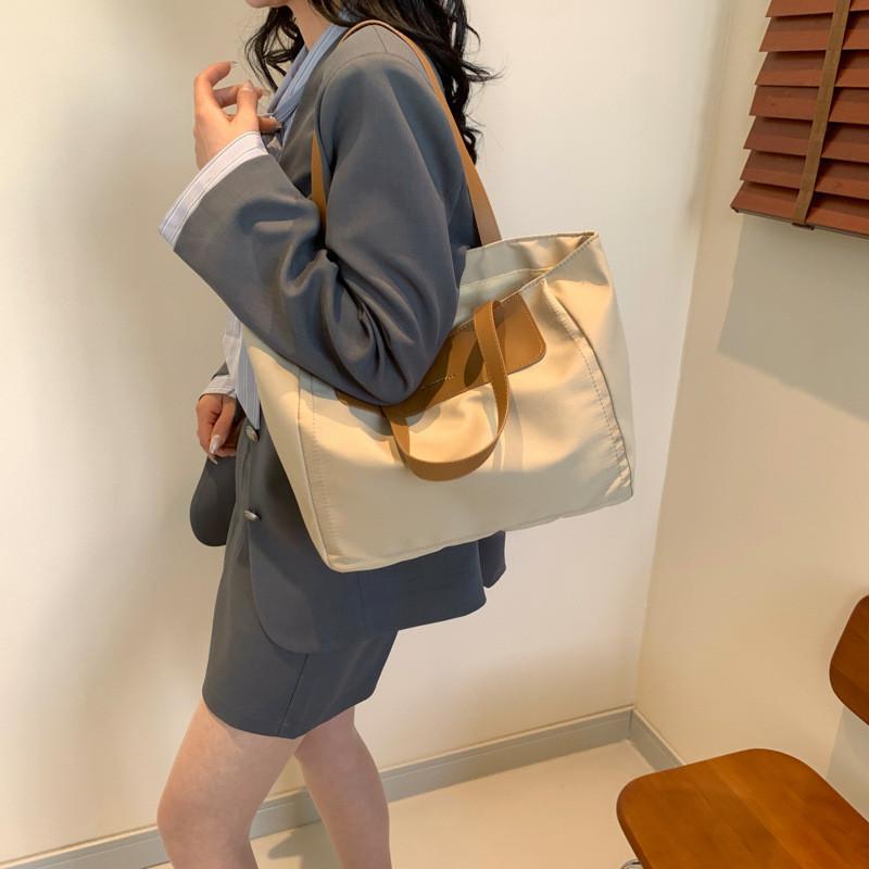 Stylish Large Capacity Tote Bag For Women Ideal For Casual School And Daily Use