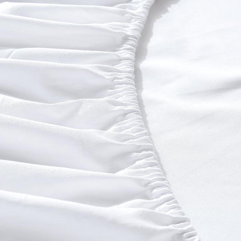 White Non-Slip Mattress Cover - Fitted Bedspread for 1.8m Beds, Ideal for Hotel and Guesthouse Use