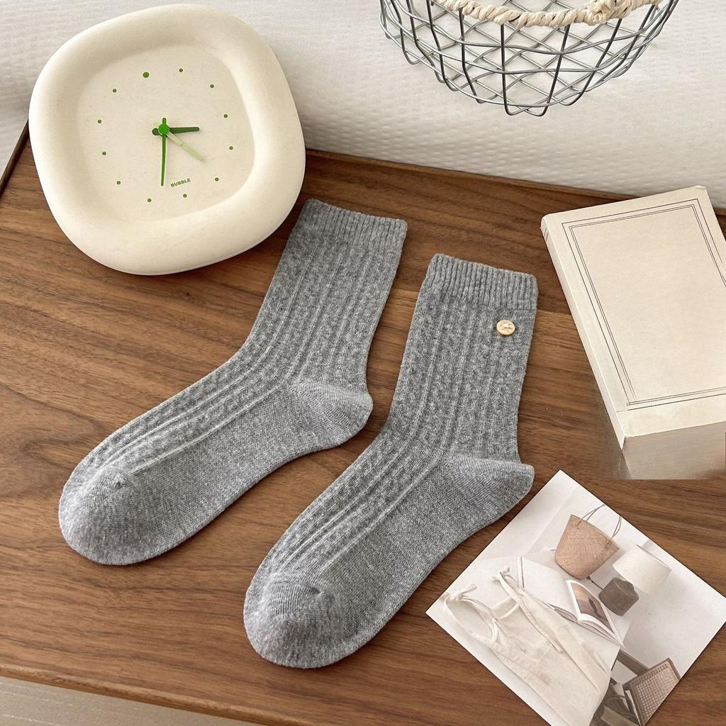 Ladies Autumn and Winter Vintage All Match Solid Color Hemp Pattern Micro Pressed Shell Buckle In The Tube Pile Socks