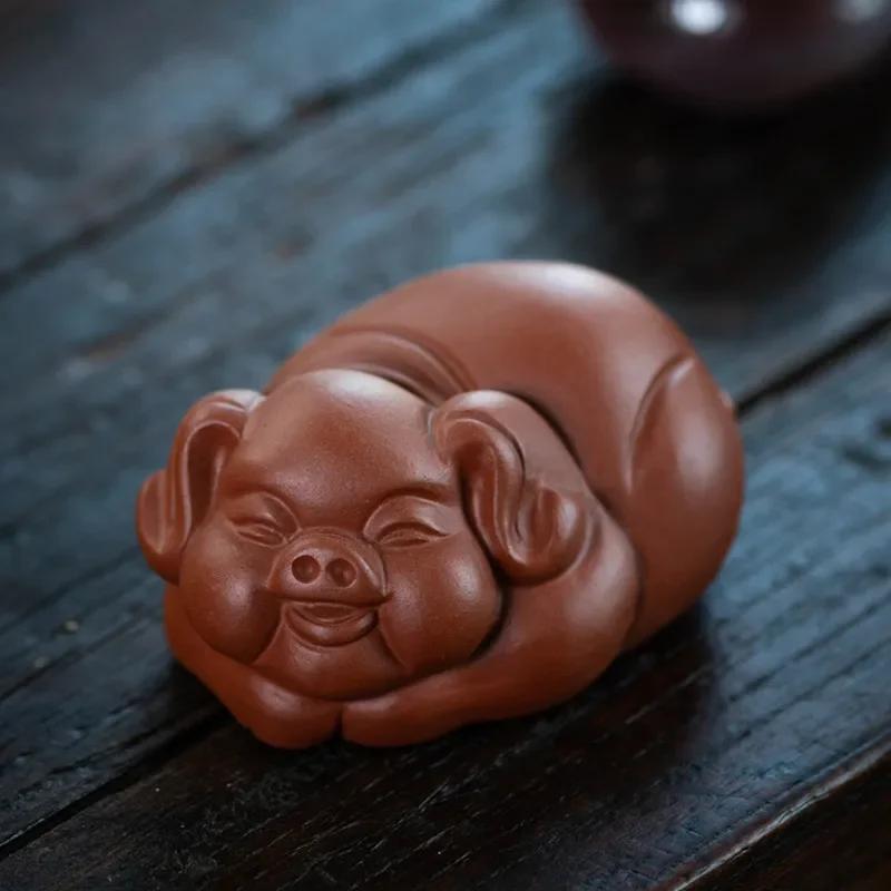 

Yixing Purple Clay Tea Pet Chinese Zodiac Pig Statue Ornaments Desktop Decors Tea Figurine Crafts Handmade Tea Set Decoration 8.9x6.2cm