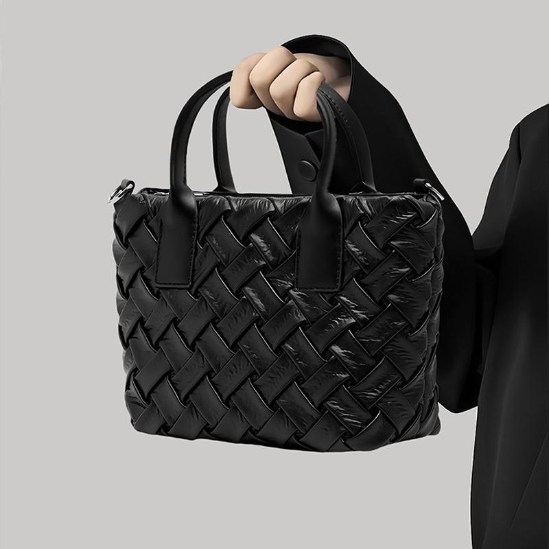 Uniquely Designed Woven Tote Bag, Women's Fashionable Pleated Crossbody Bag, High-end Single Shoulder Handbag