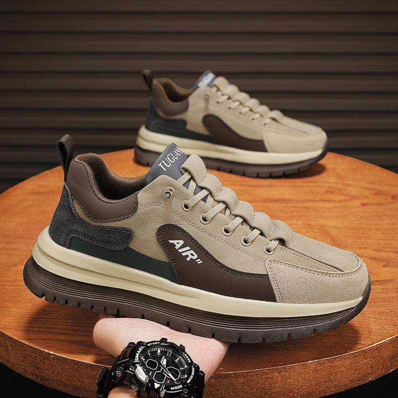Men's Retro Casual Leather Running Shoes - Lightweight and Soft Sole for Autumn and Winter.
