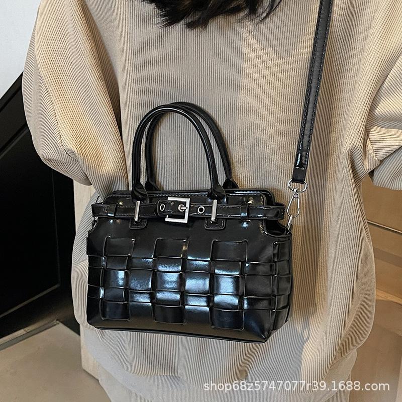 Premium retro handbag women's 2025 new woven shoulder bag commuter shoulder crossbody bucket bag