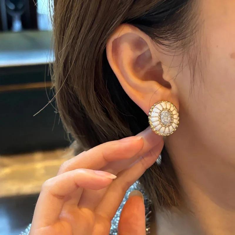 New In Vintage Art Twists White Enamel Earings Stud High Quality Fashion Delicate Flower Earrings for Women Wedding Jewelry