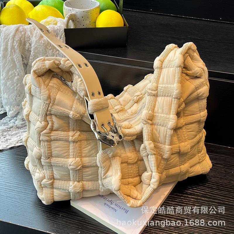 Herbst- und Winter-Daunentasche große Kapazitätstasche 2025 neue Diamantwolke Pendlertasche lässige Schulter-Umhängetasche Tote Bag