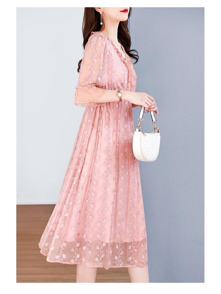 Seidenbesticktes Kleid mit hoher Taille für Damen - Modisch, alterslos, schlankmachender Maulbeerseiden-Stil für Frauen mittleren Alters