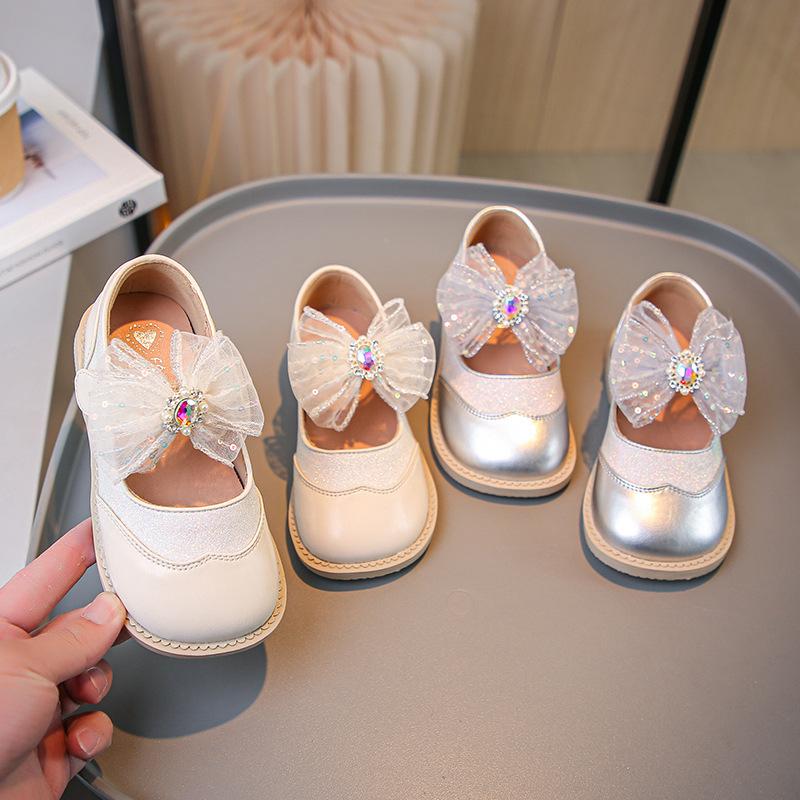 Spring and autumn new style fashionable little girl dance comfortable soft sole leather shoes