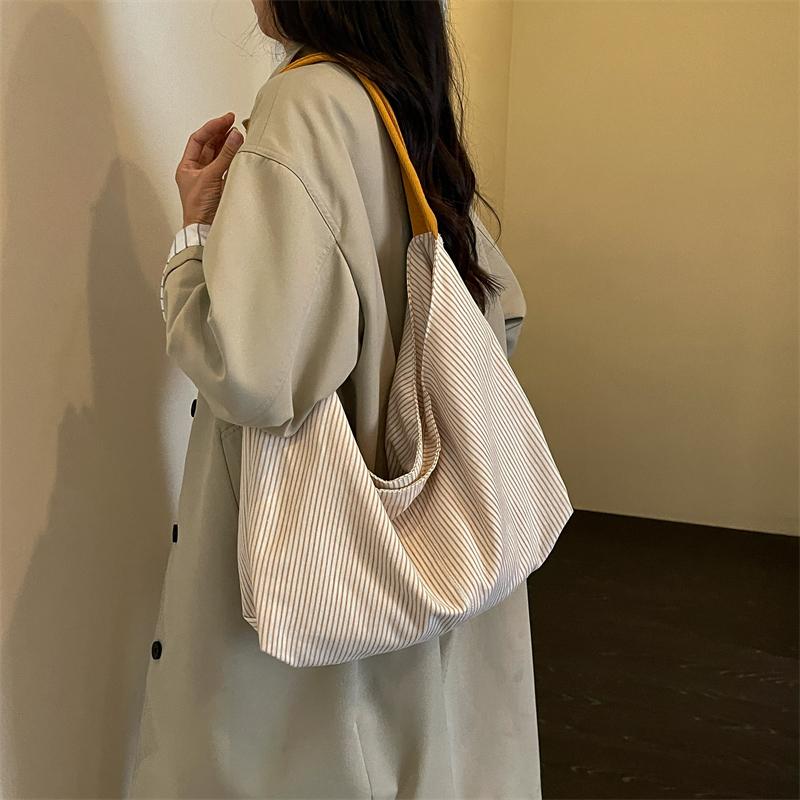 Borsa Hobo in Tela a Righe Morbida con Ampia Tracolla Grande Capacità Borsa Tote Casual da Donna per l'Uso Quotidiano