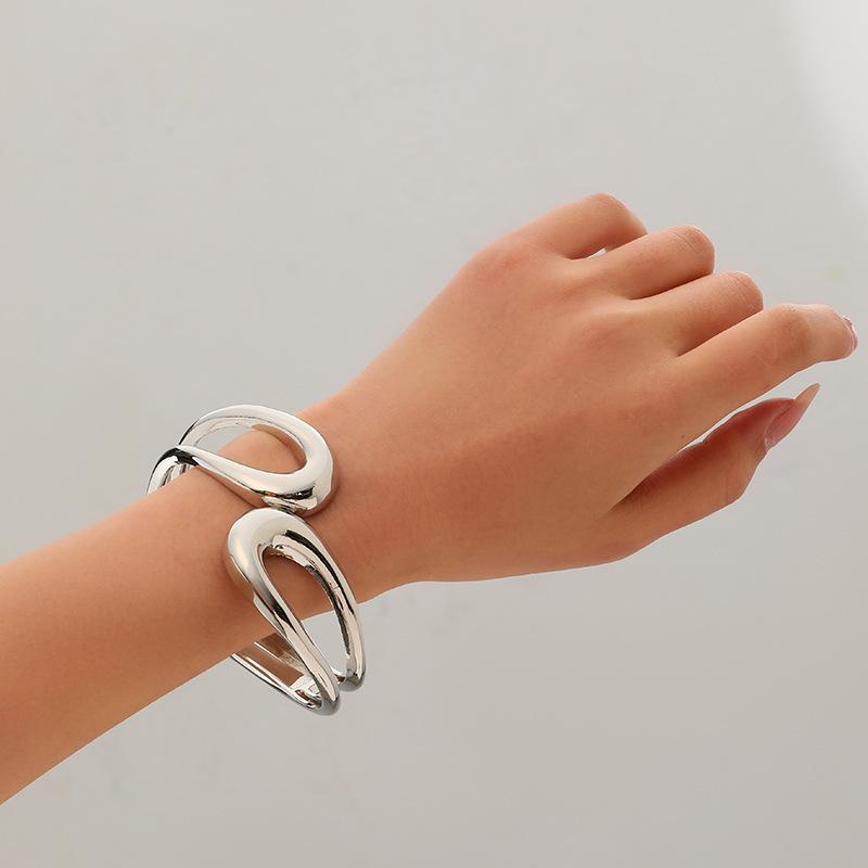 Elegant Geometric Ring & Smooth Choker Bracelet Set for Women - Fashionable European & American Style