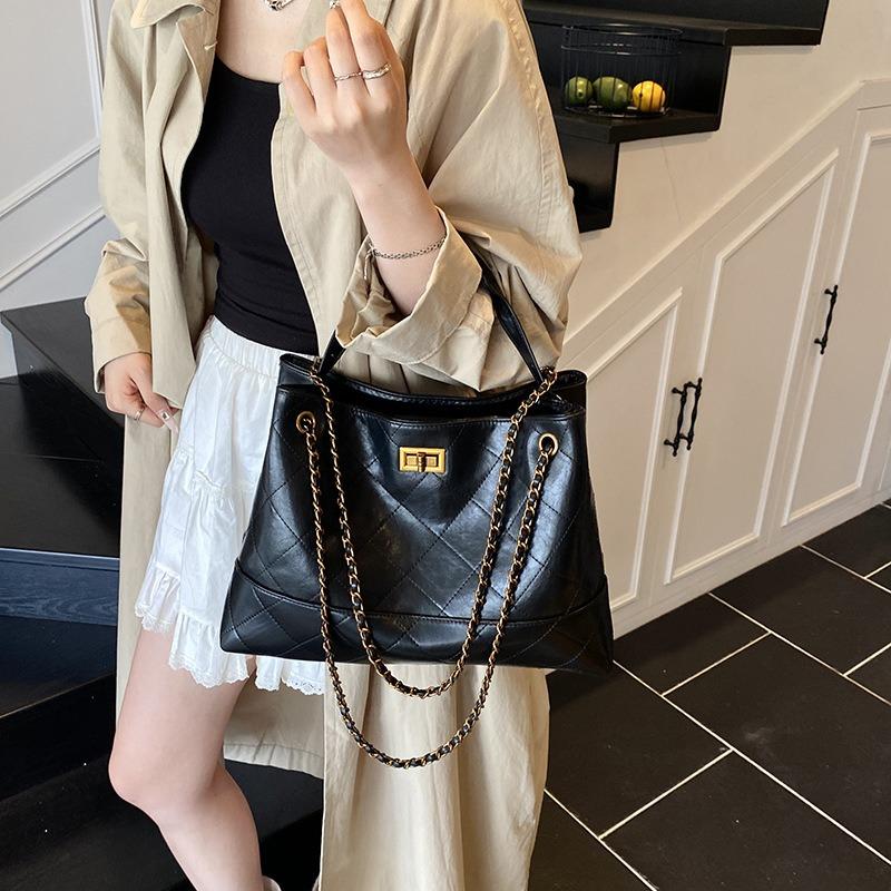 Vintage Tote Bag Commuter Premium Sense Lock Large Capacity Shoulder Bag Contrasting Color Splicing Chain Women's Bag