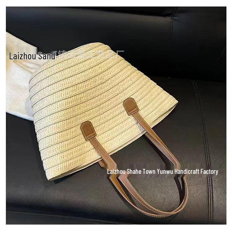 Versatile Large-Capacity Woven Straw Tote for Beach or Commute