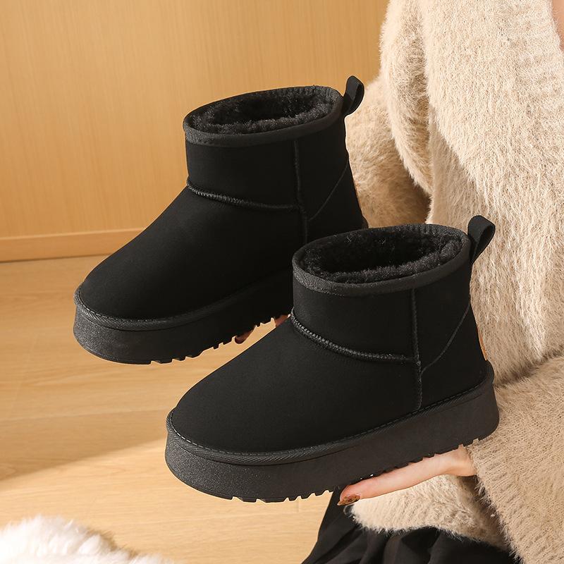 

Winter new Northeast snow boots women s foreign trade large size short tube Northeast cotton shoes velvet thick-soled warm snow boots women 41 чорний